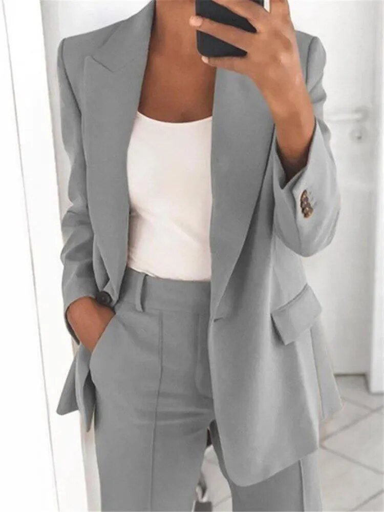 Clara Chic Damen-Blazer und Hose für stilvolle Auftritte