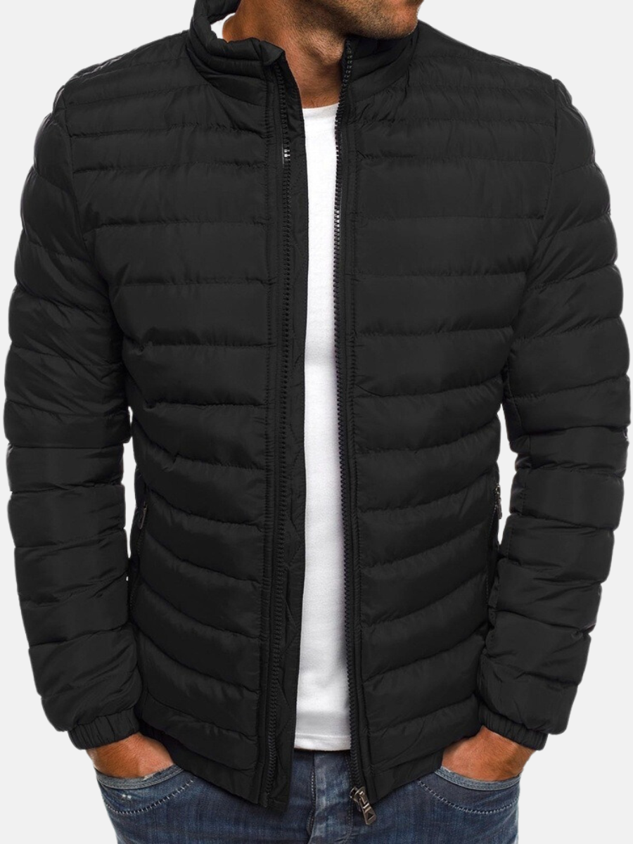 Warme Steppjacke für Herren in winterlichem Design