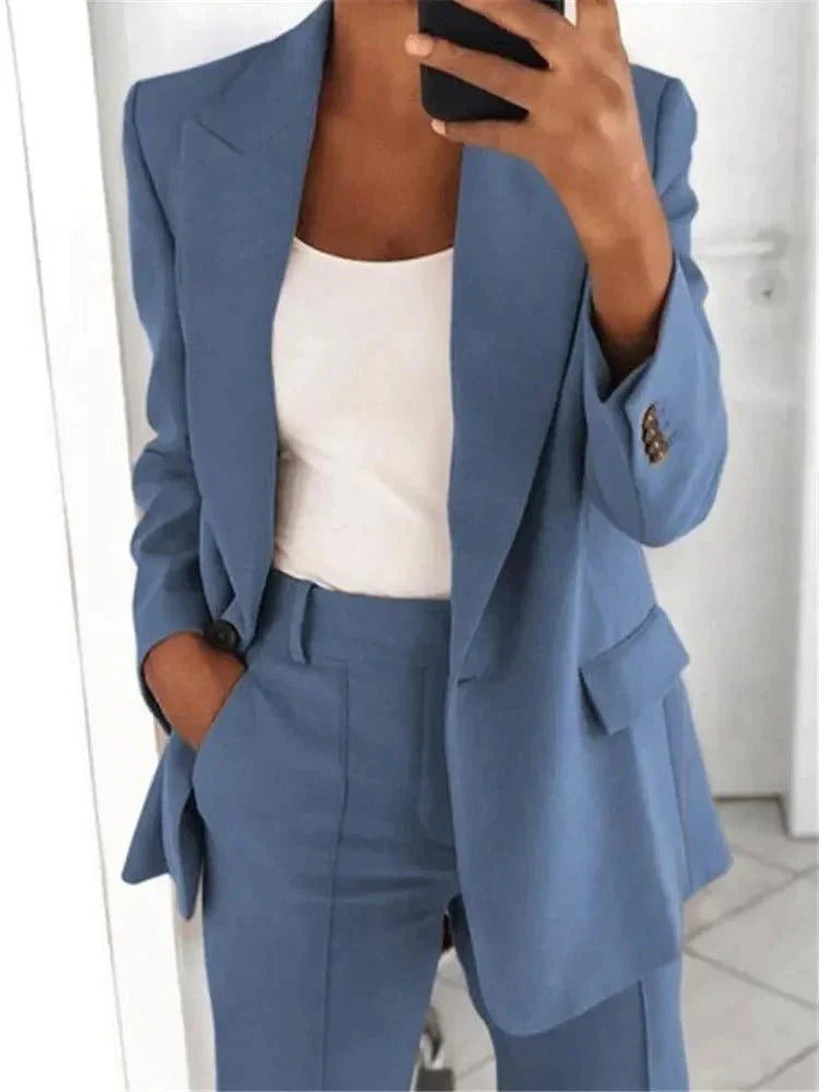 Clara Chic Damen-Blazer und Hose für stilvolle Auftritte