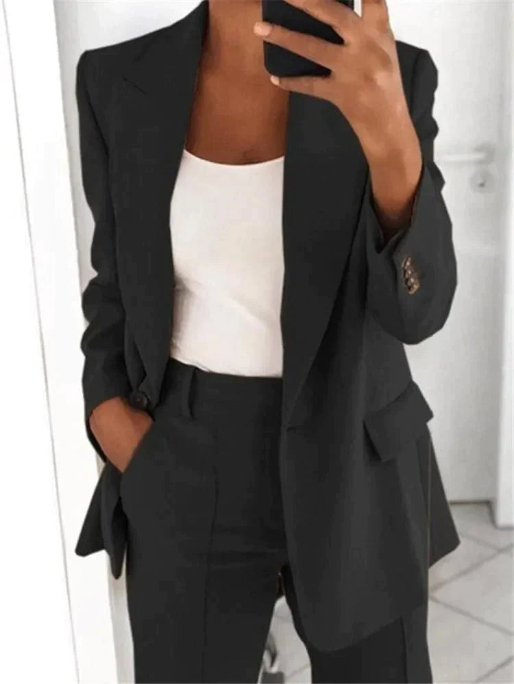 Clara Chic Damen-Blazer und Hose für stilvolle Auftritte