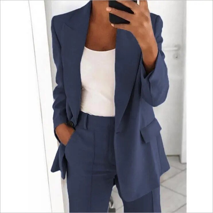 Clara Chic Damen-Blazer und Hose für stilvolle Auftritte