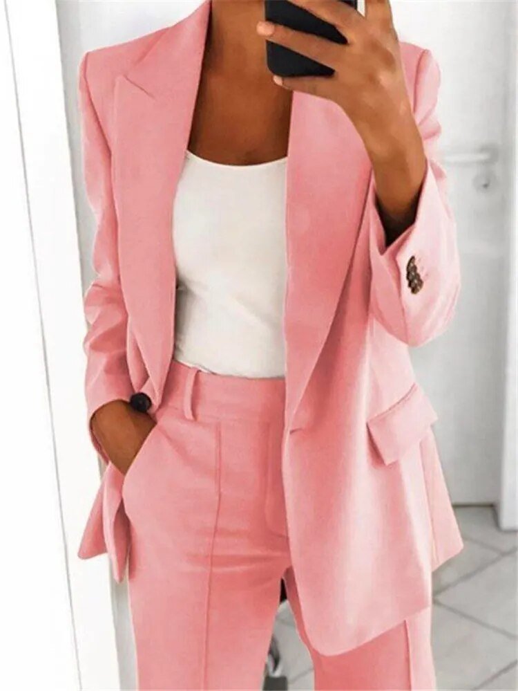 Clara Chic Damen-Blazer und Hose für stilvolle Auftritte